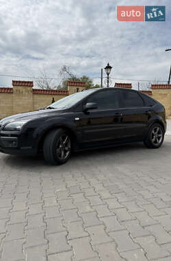 Хэтчбек Ford Focus 2005 в 