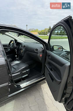 Хэтчбек Ford Focus 2005 в 