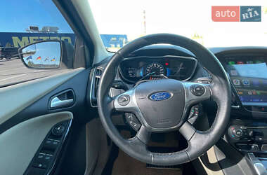 Хэтчбек Ford Focus 2012 в 
