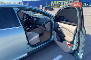 Хэтчбек Ford Focus 2012 в 