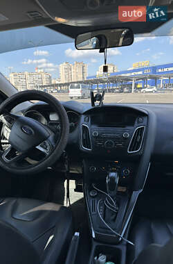 Хэтчбек Ford Focus 2015 в 