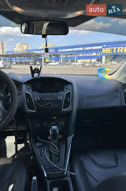 Хэтчбек Ford Focus 2015 в 