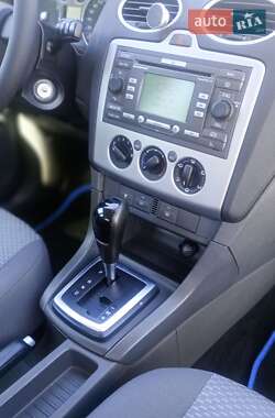Хэтчбек Ford Focus 2006 в 