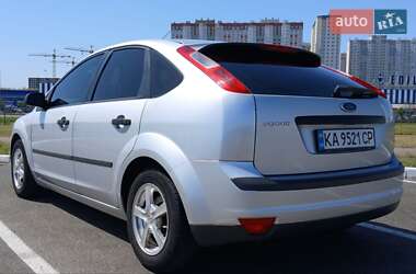 Хэтчбек Ford Focus 2005 в 