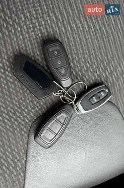 Хетчбек Ford Focus 2014 в 