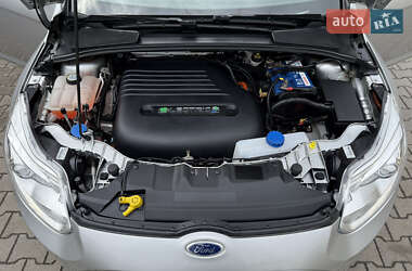 Хетчбек Ford Focus 2014 в 