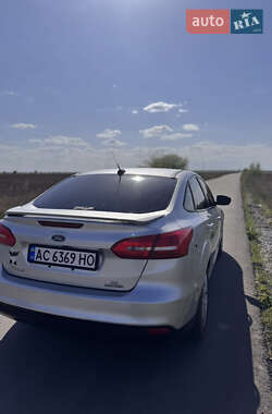 Седан Ford Focus 2015 в 