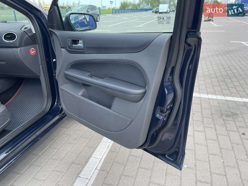 Универсал Ford Focus 2007 в Нововолынске