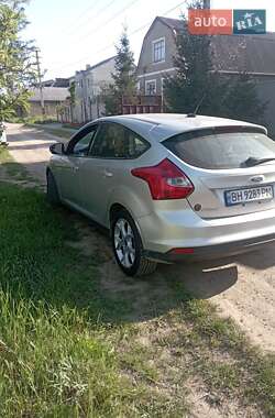 Хэтчбек Ford Focus 2013 в 