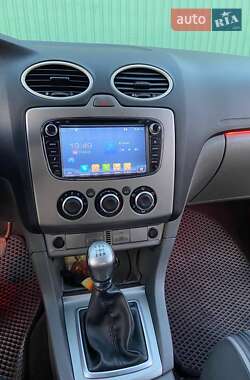 Хэтчбек Ford Focus 2009 в 