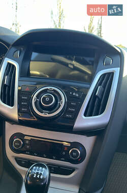 Хэтчбек Ford Focus 2013 в 