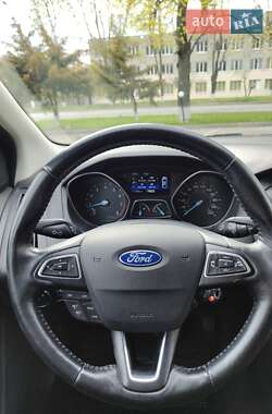 Седан Ford Focus 2015 в 