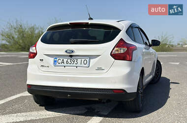 Хэтчбек Ford Focus 2012 в 