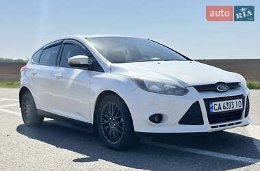 Хэтчбек Ford Focus 2012 в 