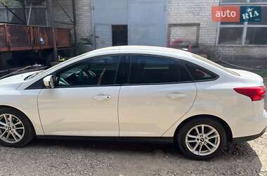 Седан Ford Focus 2015 в 