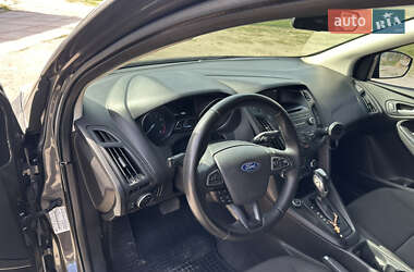 Седан Ford Focus 2015 в 