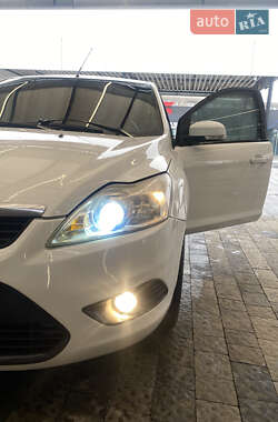 Хэтчбек Ford Focus 2010 в 