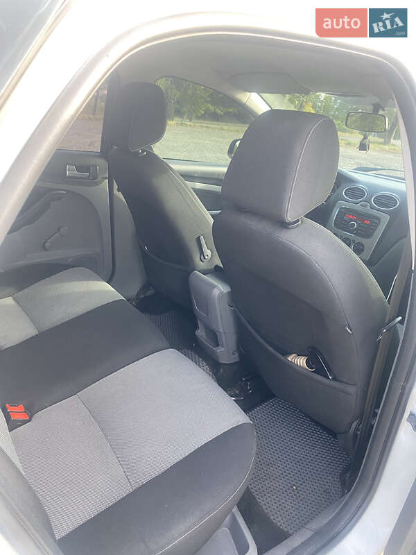 Хэтчбек Ford Focus 2010 в Ужгороде