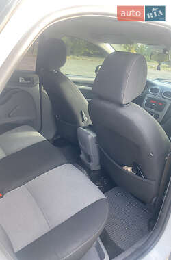 Хэтчбек Ford Focus 2010 в 