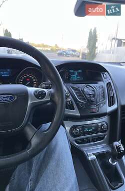 Седан Ford Focus 2014 в 