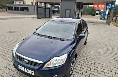 Хэтчбек Ford Focus 2011 в 