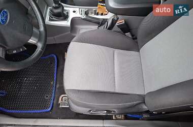 Хэтчбек Ford Focus 2011 в 