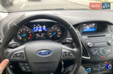 Седан Ford Focus 2015 в 