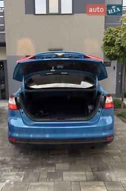 Седан Ford Focus 2013 в 