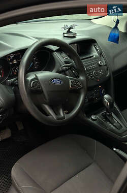 Седан Ford Focus 2015 в 