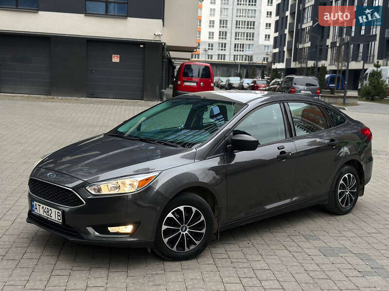 Седан Ford Focus 2015 в 