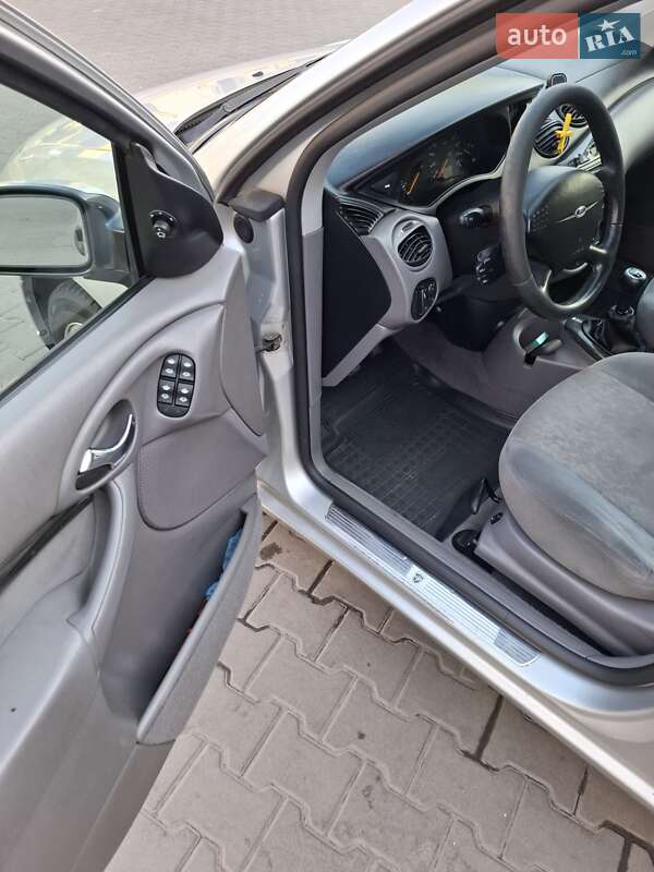 Седан Ford Focus 2000 в Обухове