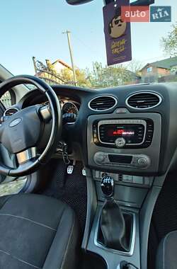Хэтчбек Ford Focus 2009 в 