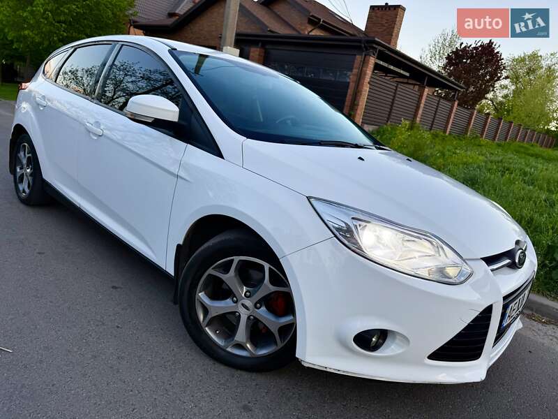 Хетчбек Ford Focus 2014 в 