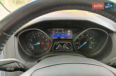 Хэтчбек Ford Focus 2015 в 