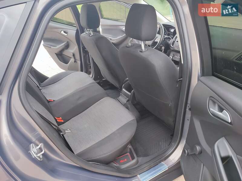 Хэтчбек Ford Focus 2015 в Пирятине
