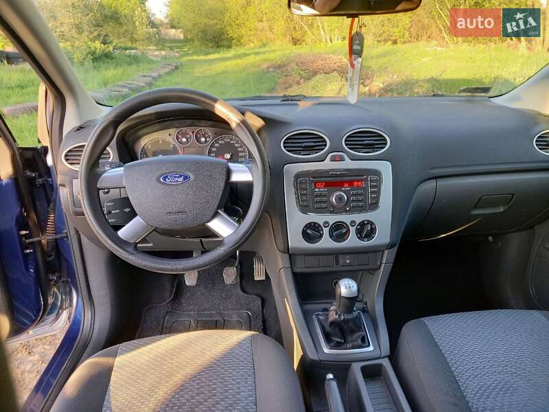 Хэтчбек Ford Focus 2007 в Болехове