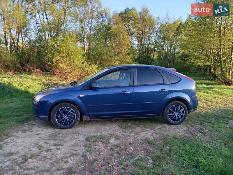 Хэтчбек Ford Focus 2007 в Болехове