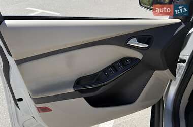 Хэтчбек Ford Focus 2013 в 