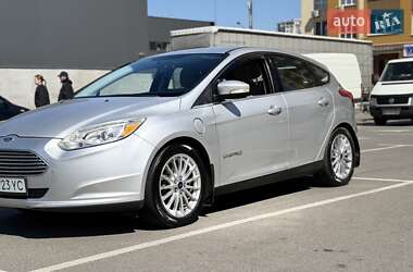 Хэтчбек Ford Focus 2013 в 