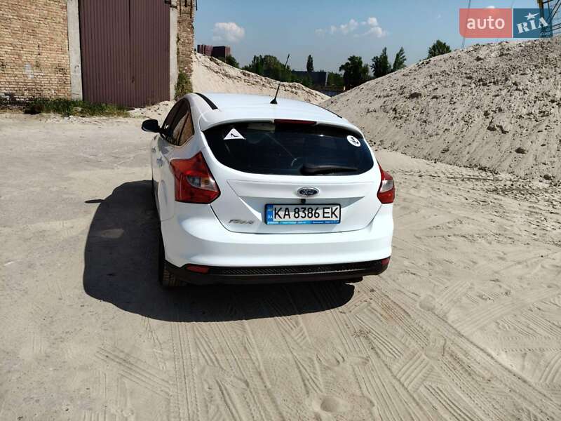 Хэтчбек Ford Focus 2014 в Киеве
