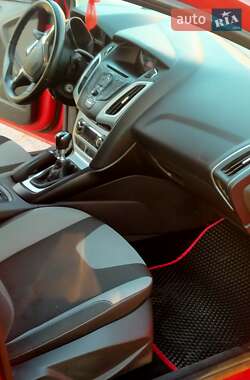 Хэтчбек Ford Focus 2013 в 