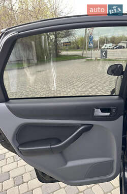 Хэтчбек Ford Focus 2010 в 