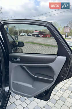 Хэтчбек Ford Focus 2010 в 