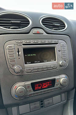Хэтчбек Ford Focus 2010 в 