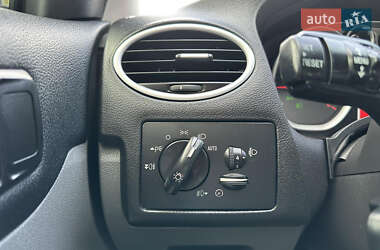 Хэтчбек Ford Focus 2010 в 