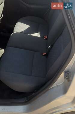 Хэтчбек Ford Focus 2004 в 
