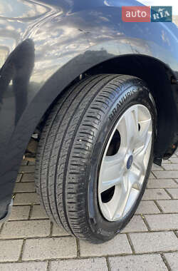 Хетчбек Ford Focus 2010 в 