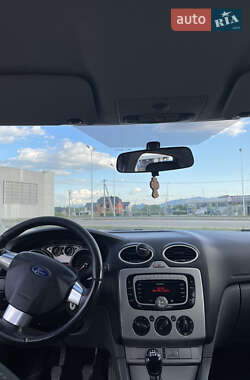 Хетчбек Ford Focus 2010 в 
