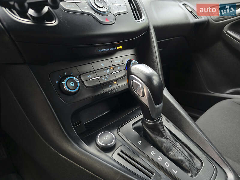Хэтчбек Ford Focus 2015 в Киеве
