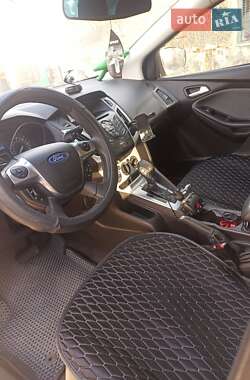 Хэтчбек Ford Focus 2012 в 